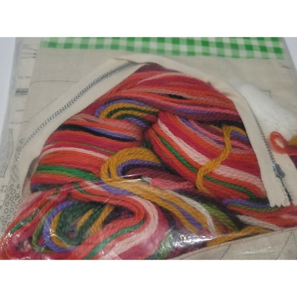 Vintage Bucilla Crewel Kit 1942 "SUSIE Q" Doll Crewel Embroidery Pillow - Picture 5 of 7